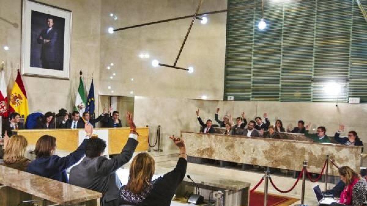 Votación por unanimidad de las mociones de la comisión