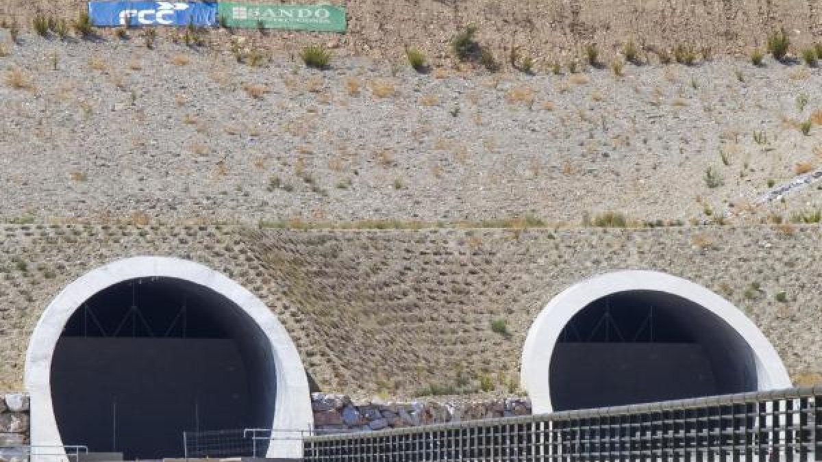 Las obras del AVE en Sorbas con los túneles tapiados.