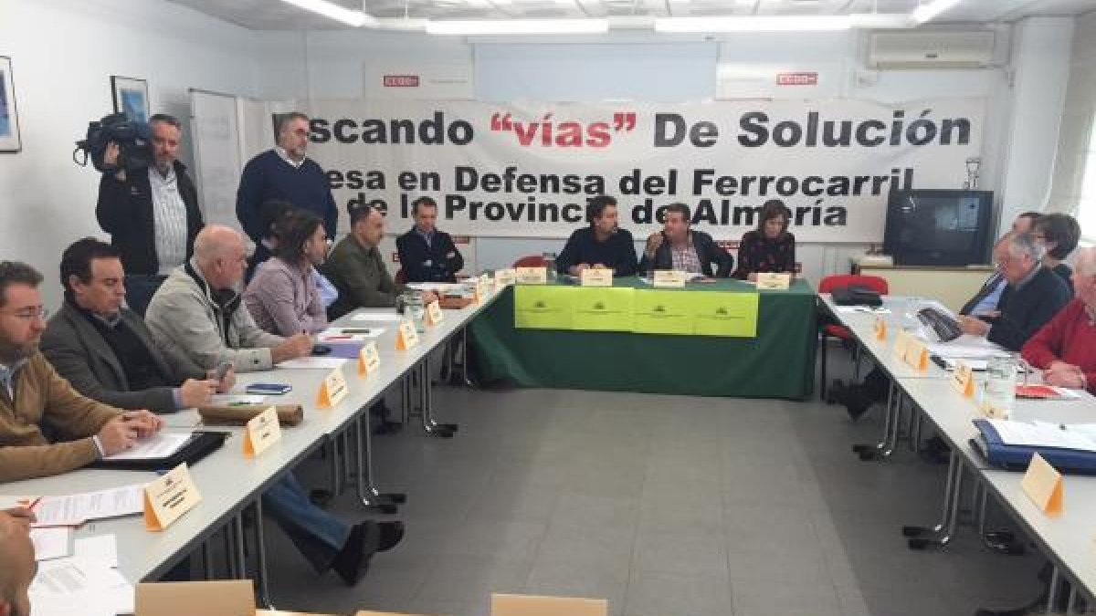 Reunión ayer de la Mesa en Defensa del Ferrocarril.