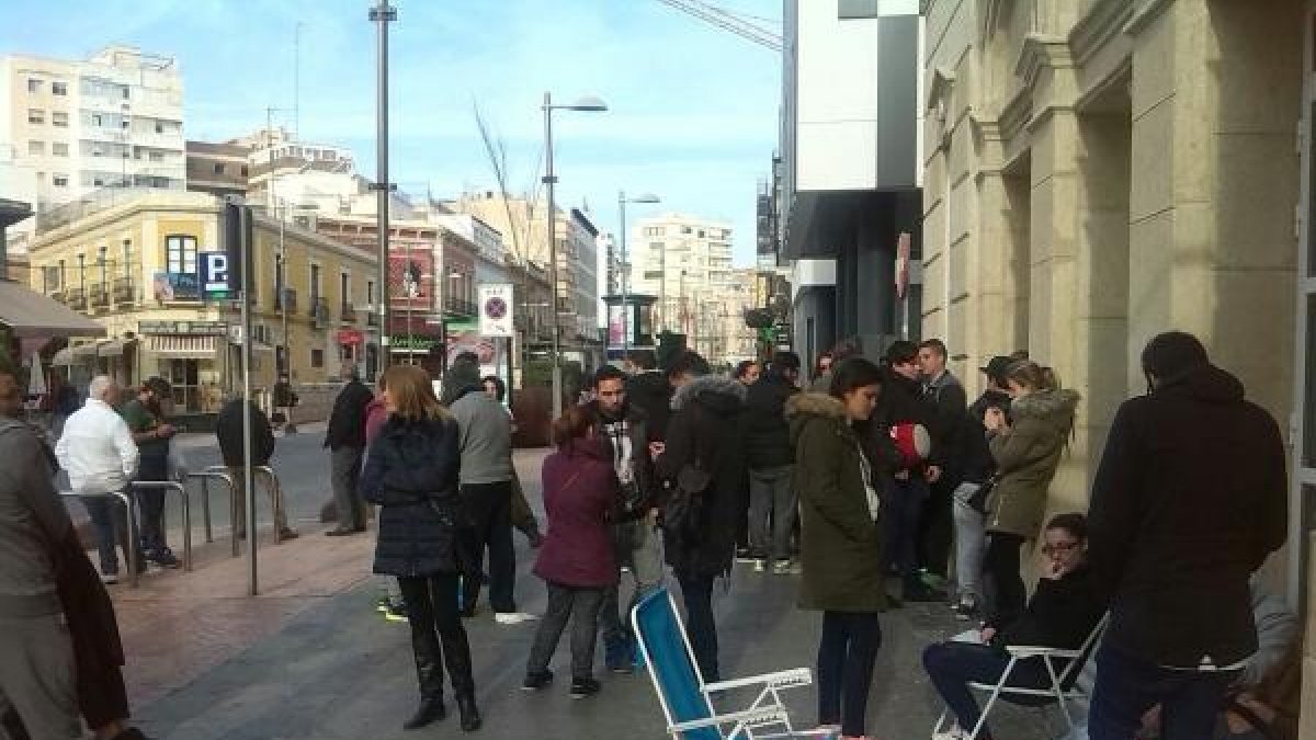 Cola en la taquilla del Apolo esta mañana.
