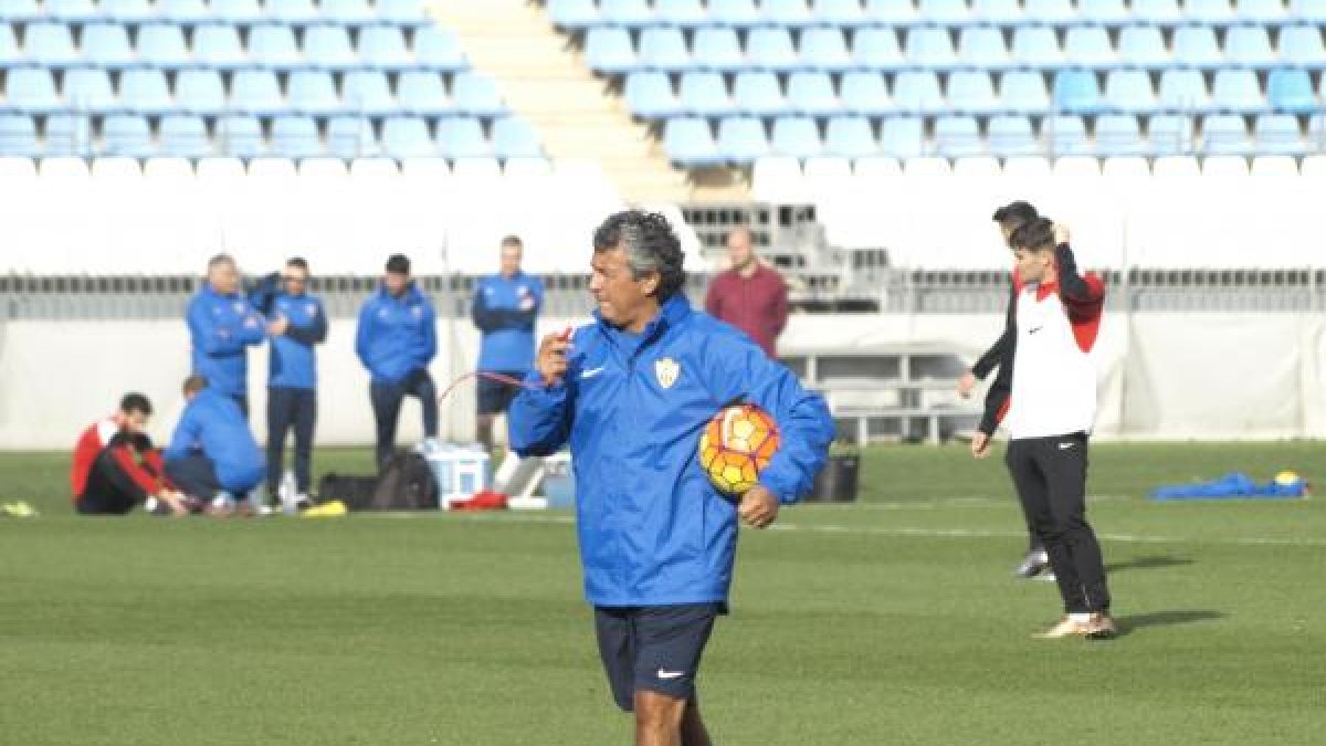 Goro actuó de árbitro y entrenador al mismo tiempo.
