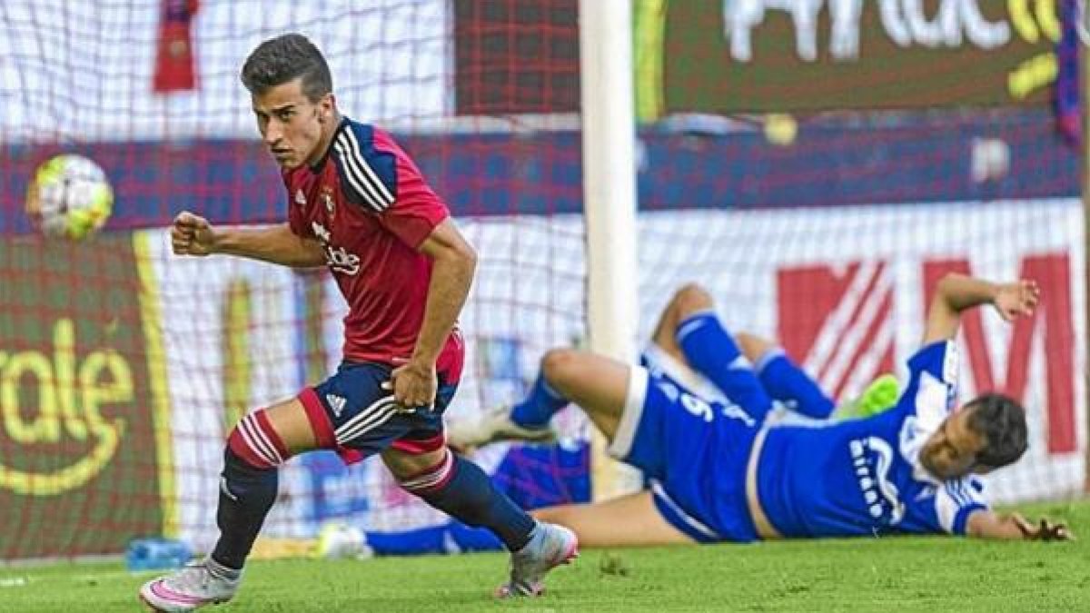 Alex Berenguer celebrando un gol.