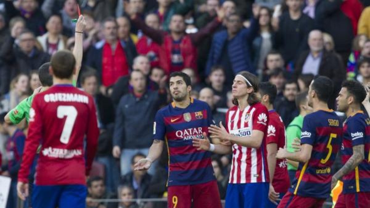 Filipe Luis tras ser explusado en el Camp Nou.