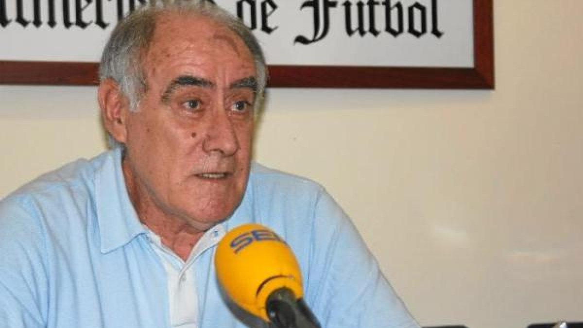 Martín Doblado pasa revista al modelo de Goro.