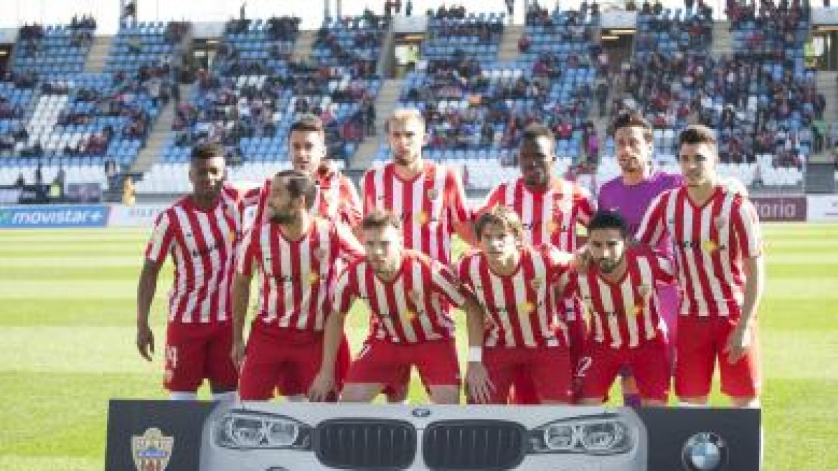 La foto del once, pero con diez jugadores.
