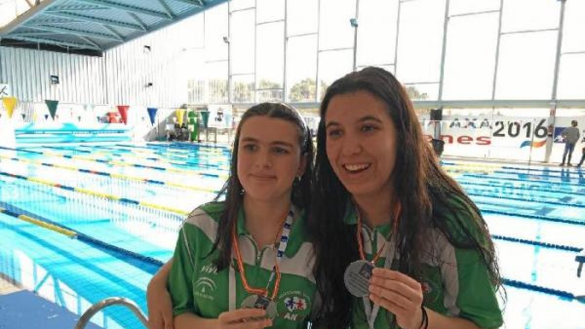 Rosana feliz con sus medallas.