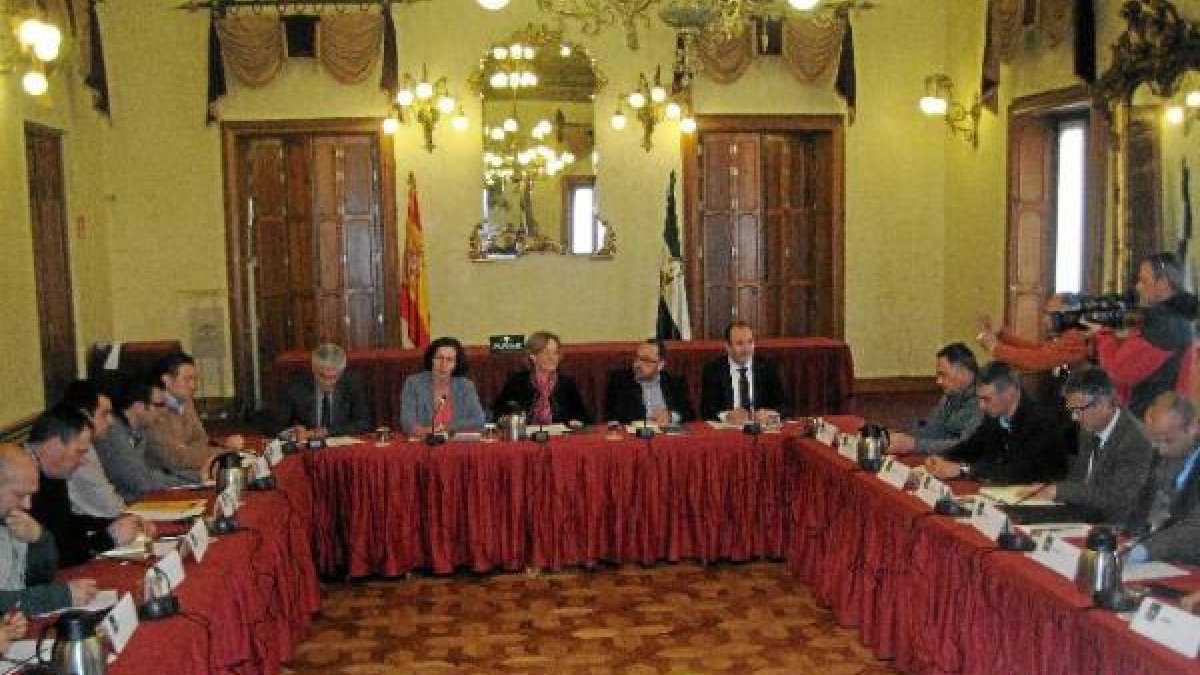 Reunión de la consejera con el sector hortofrutícola