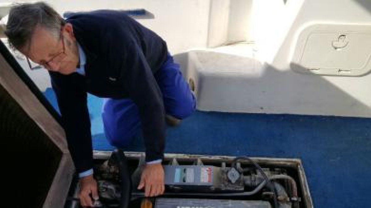 Antonio Ruano reside en Almerimar donde desarrollo su profesión, la de arreglar los motores de los barcos.