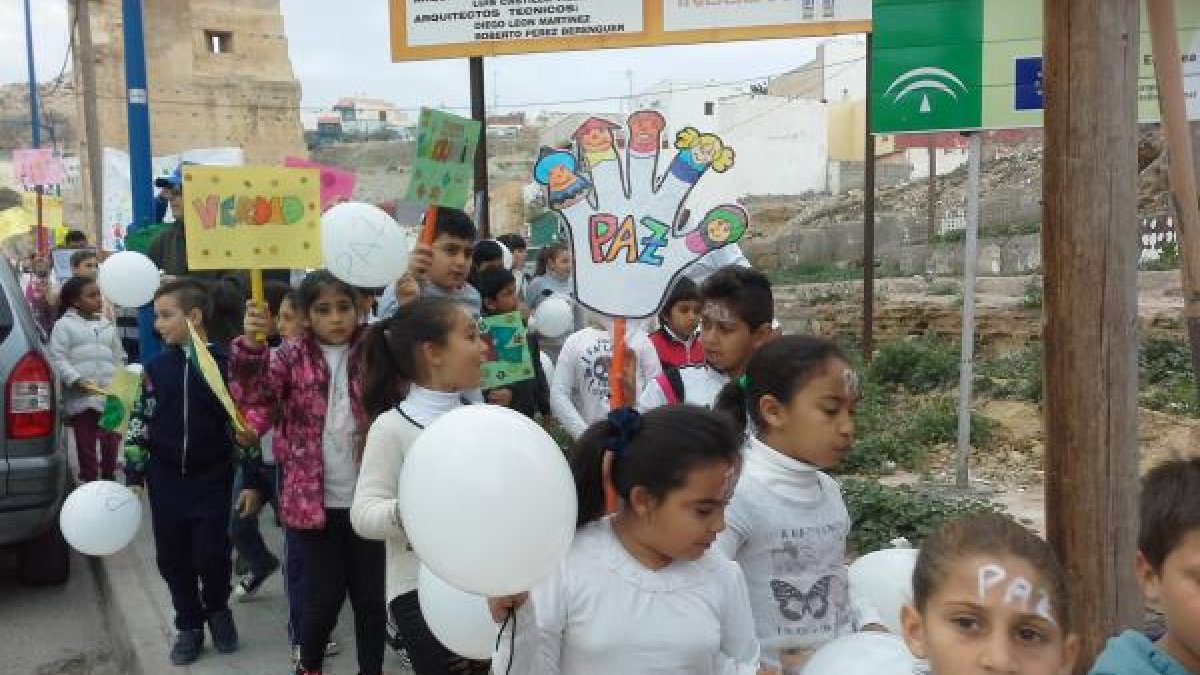 Alumnos del Virgen de La Chanca celebran el Día de la Paz.