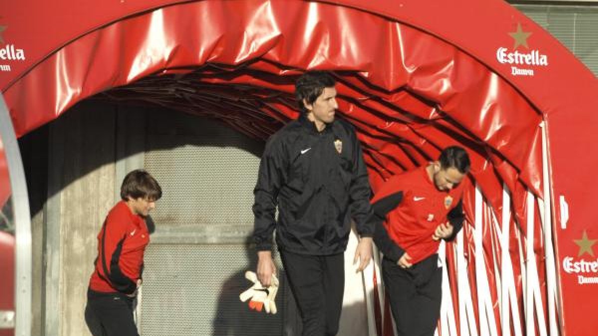 Julián Cuesta estará tres semanas de baja.