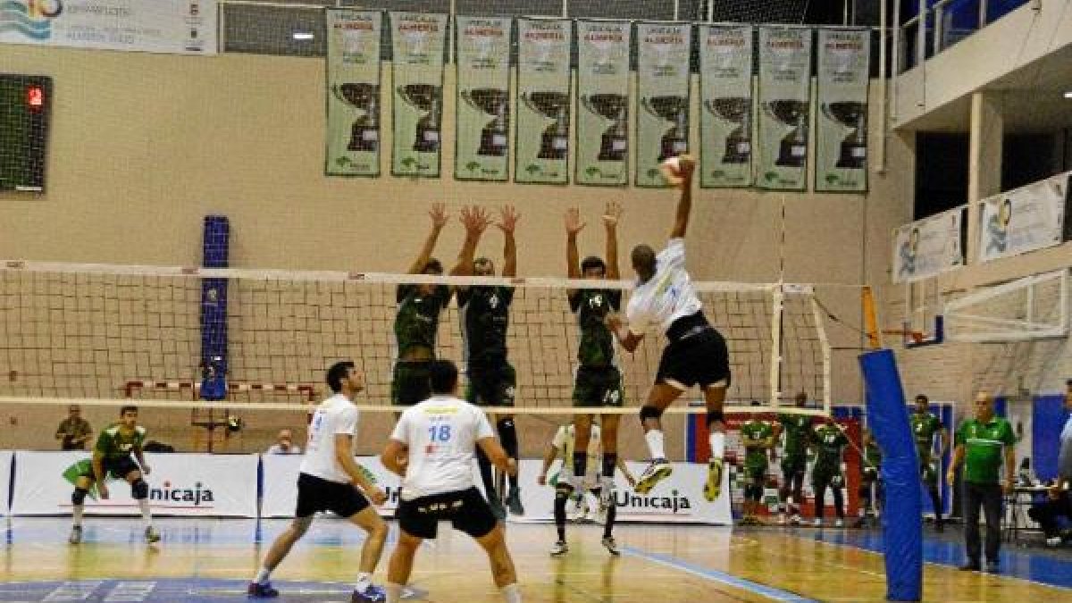 Mediterráneo en su partido en el Moisés Ruiz.