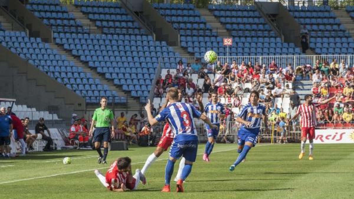 El Alavés venció en el Mediterráneo por 0-2.