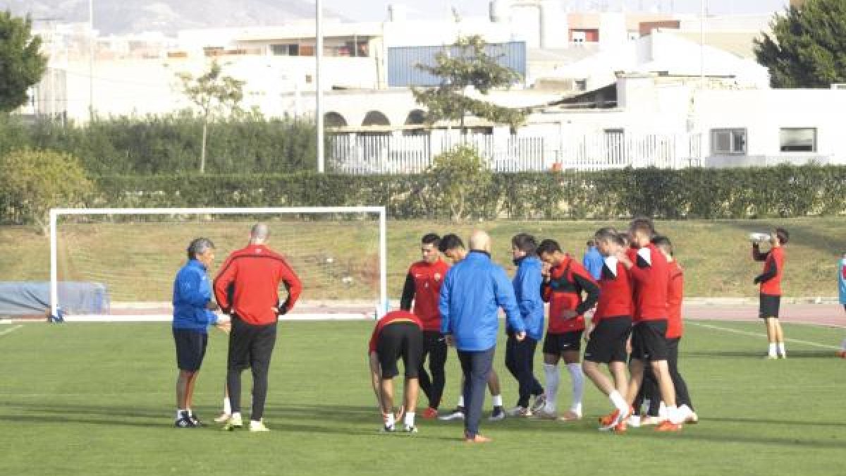 Goro hablando con la plantilla este miércoles.