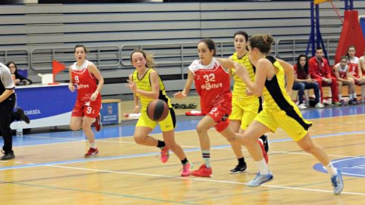 Una jugada del partido.