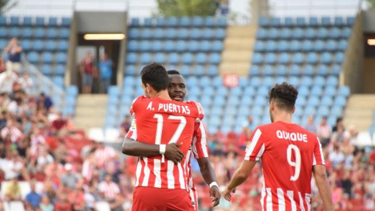 Fatau se abraza a Puertas.