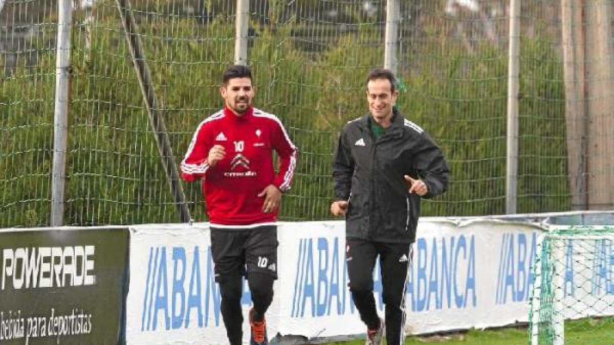 Nolito esperando noticias.