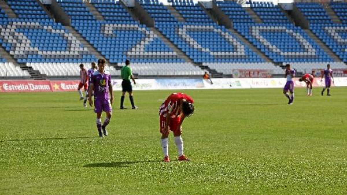 La imagen de un Almería B se hunde.