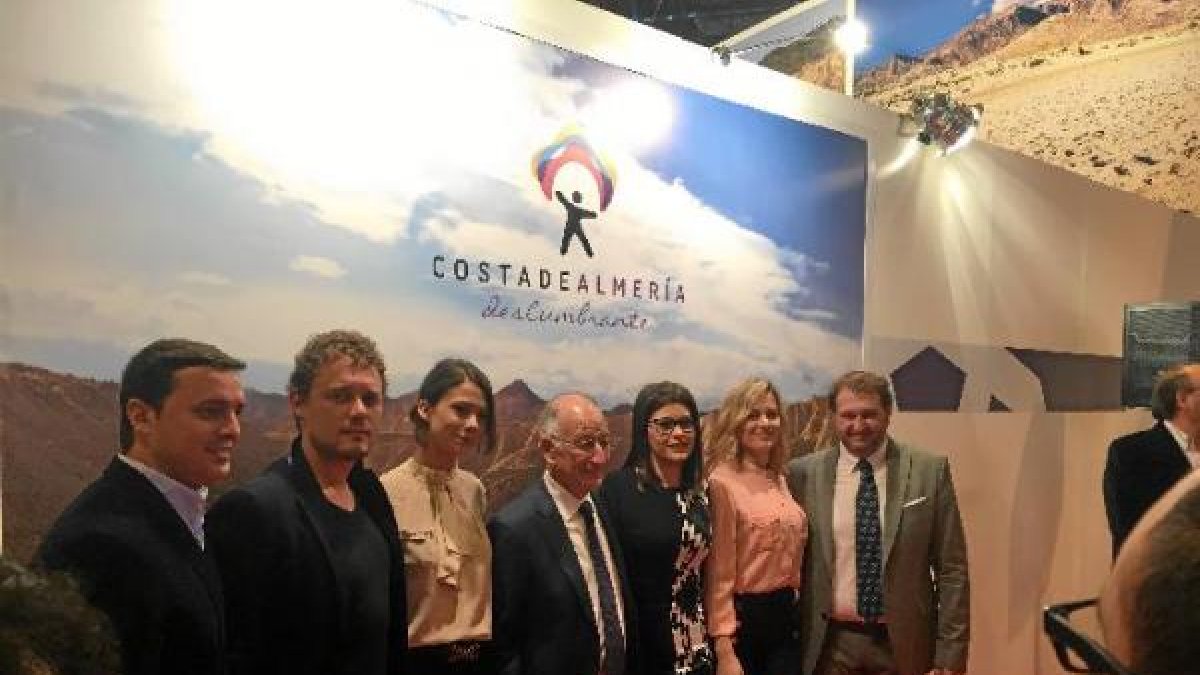 Los actores en el stand de la Diputación