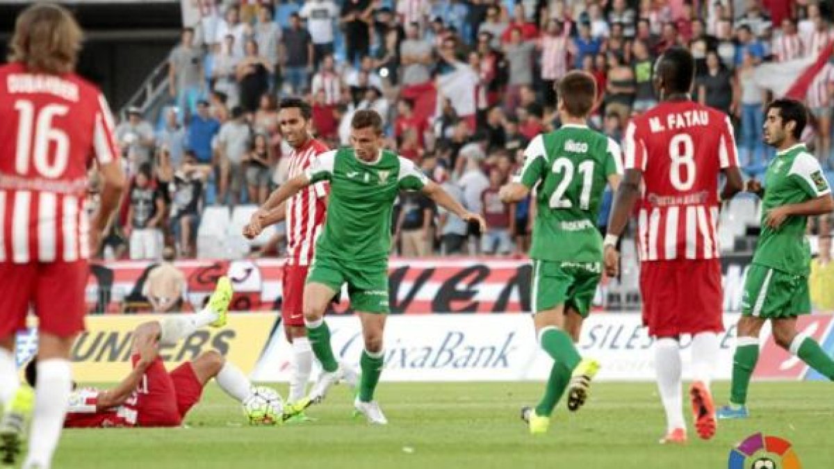 Imagen del partido que abría la temporada en Almería.