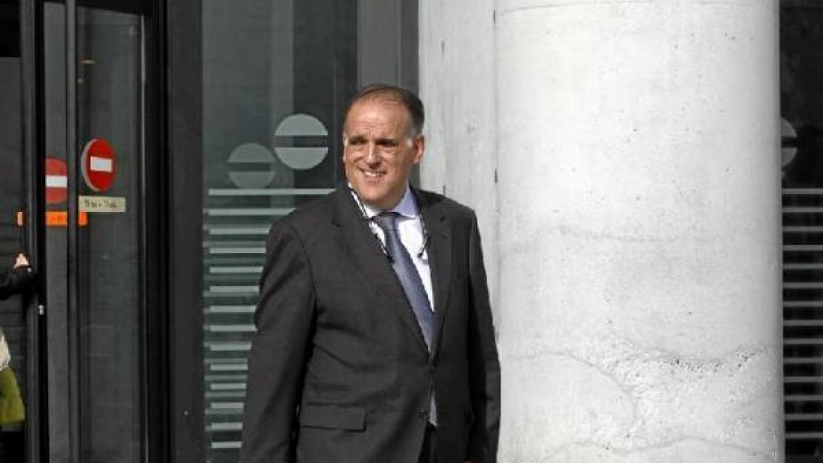 Javier Tebas defenderá a los equipos sancionados por la FIFA.