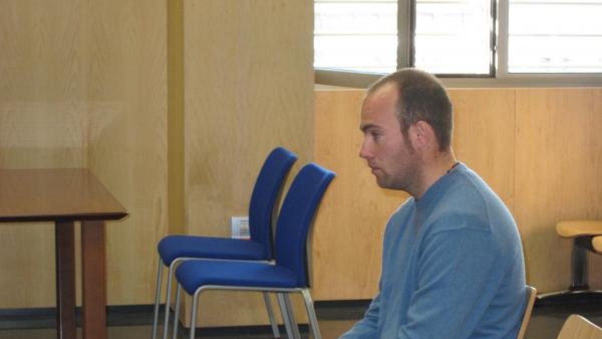 Imagen de archivo de Jonathan Moya en el banquillo.