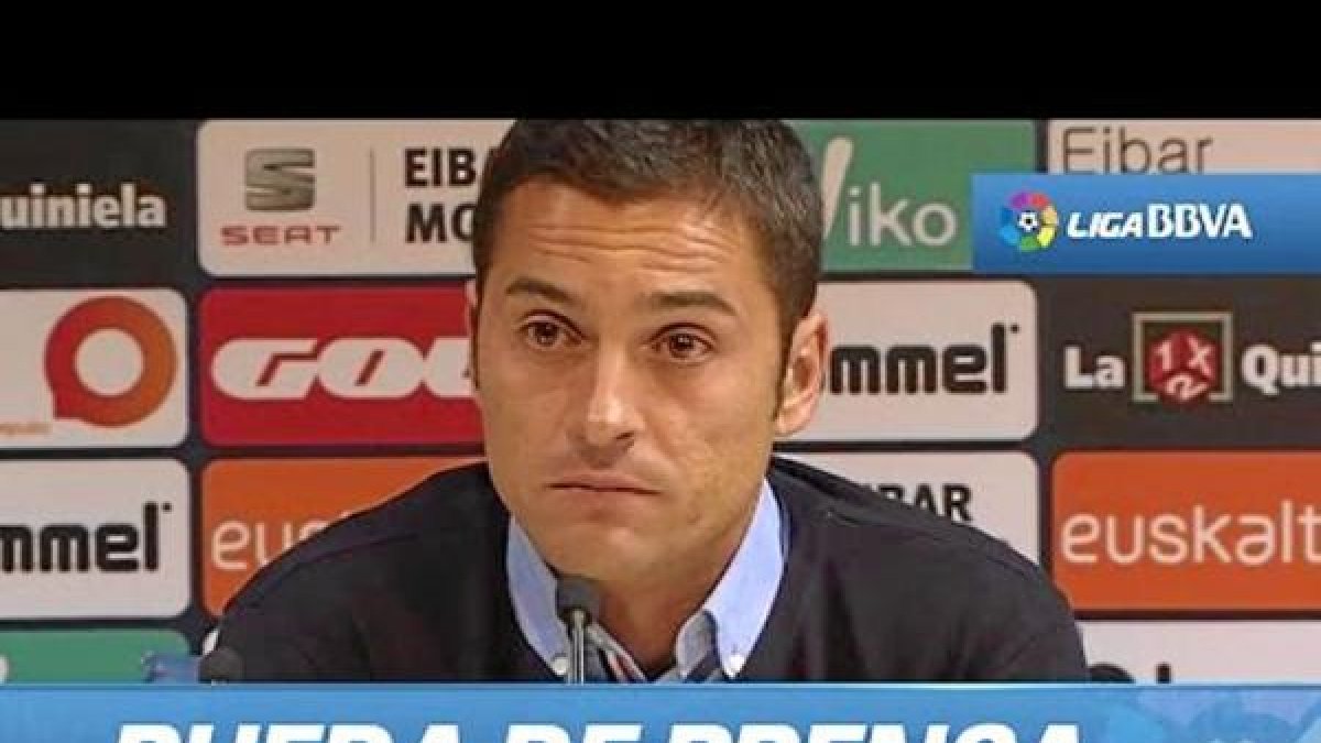 Francisco en Ipurúa en su última rueda de prensa como entrenador del Almería.