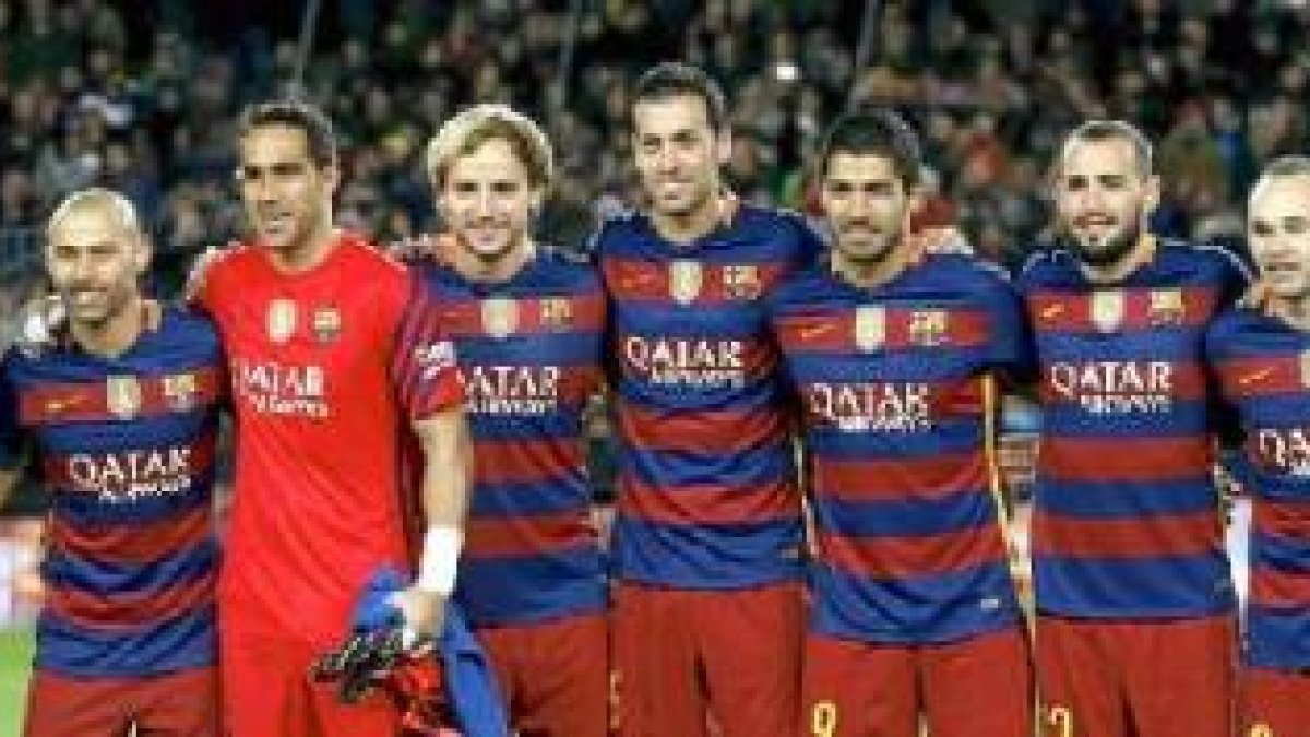 Los jugadores del Barça luciendo sponsor.