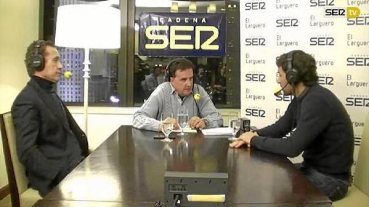 Raúl con José Ramón de la Morena y Valdano.
