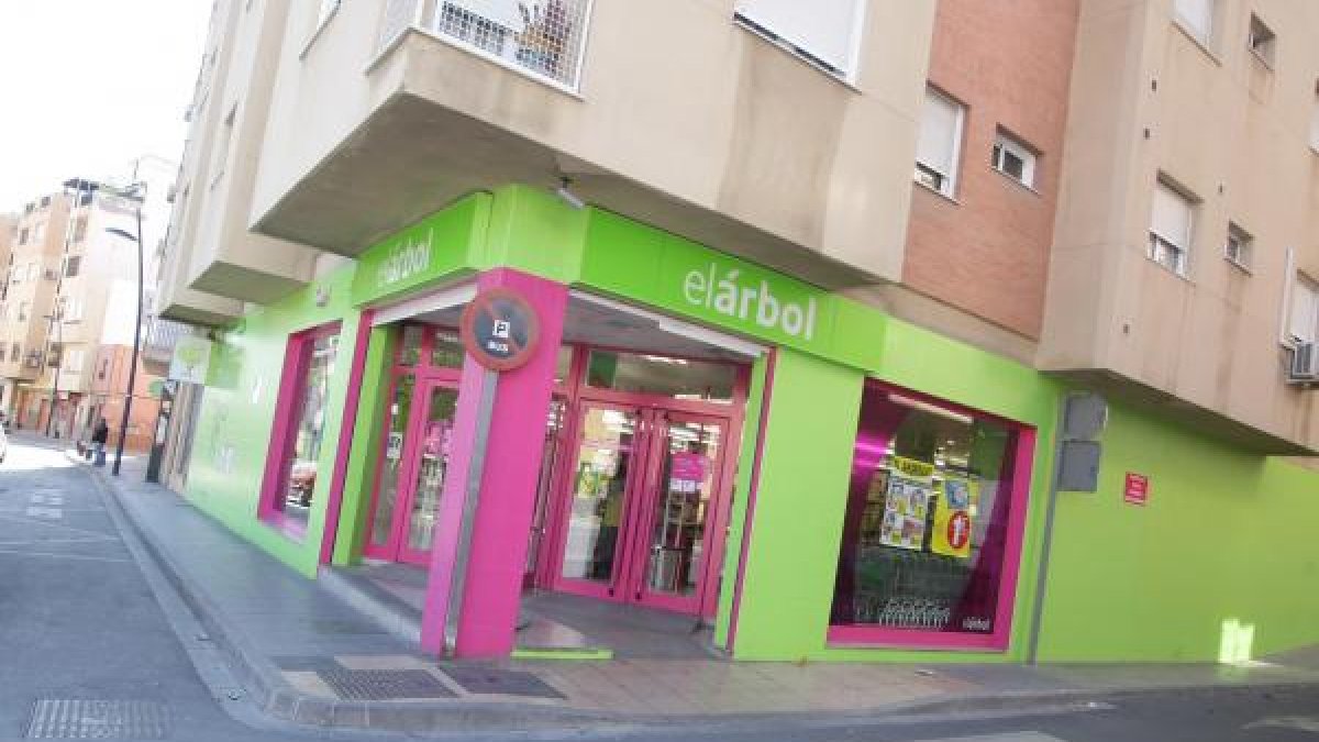 El arbol tiene 22 súper distribuidos en la provincia.