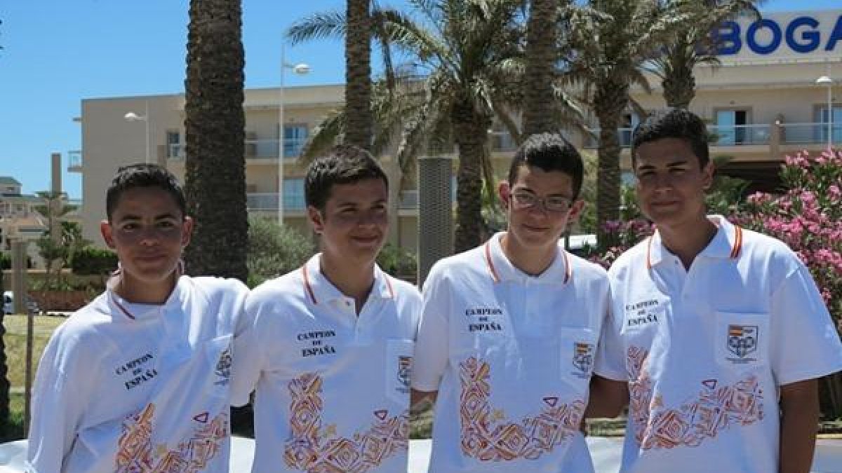 Jugadores del Club de Petanca Virgen de la Salud, Campeones de España en 2015.