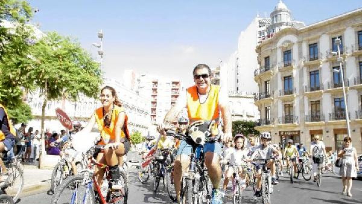 Imagen de una bici-festación celebrada en la ciudad