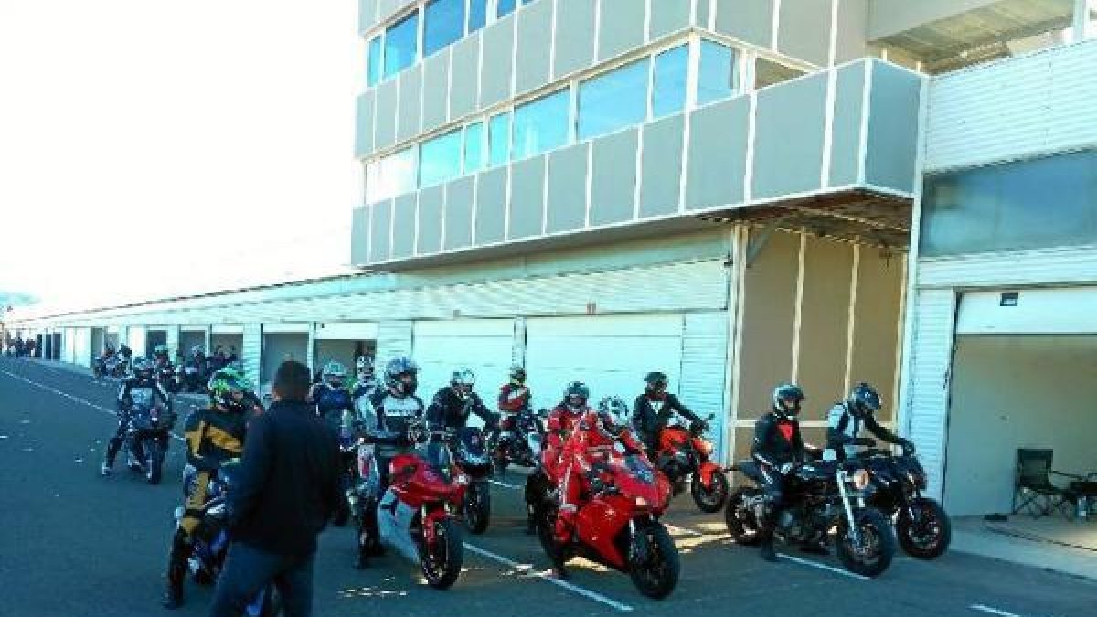Pilotos preparados para la rodada.