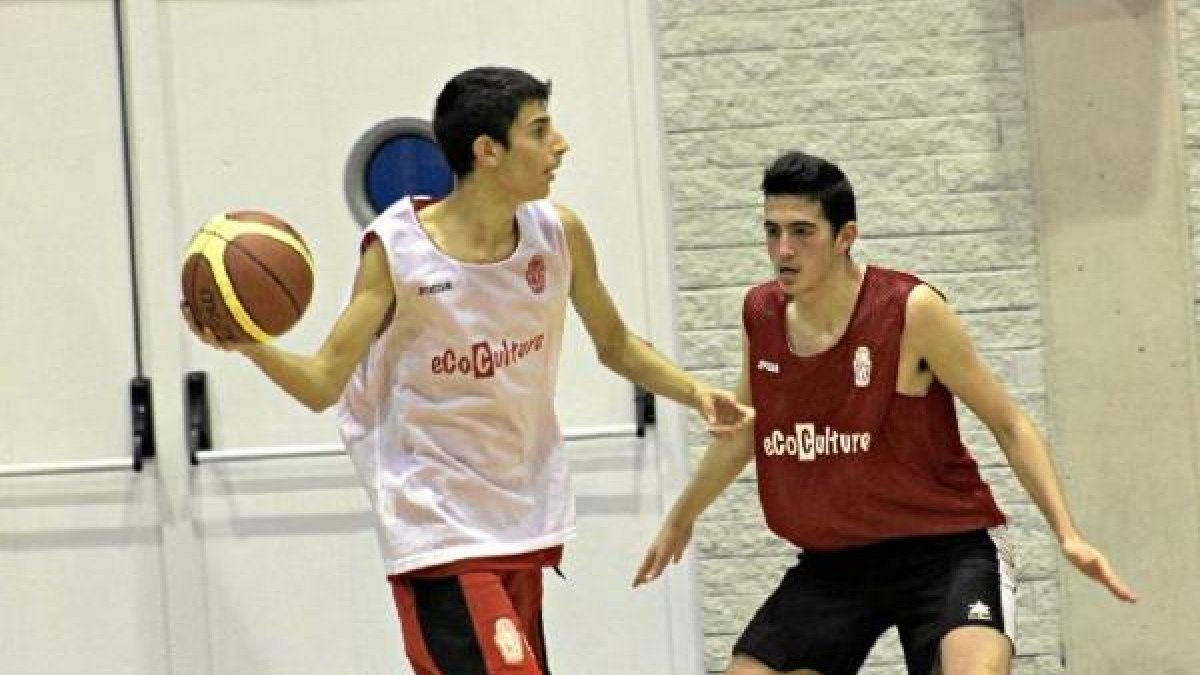 Los jugadores en pleno entrenamiento.
