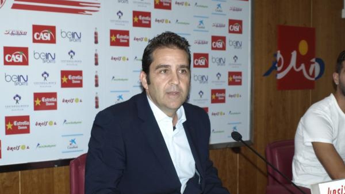 Alberto Benito durante la presentación de Goñi.