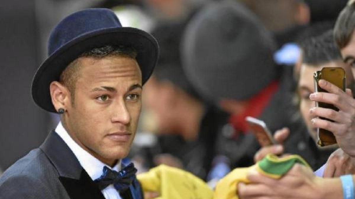 Neymar y su fichaje por el Barça siguen siendo noticia.