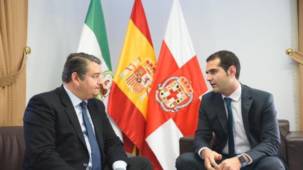 Imagen del encuentro entre el alcalde de Almería y el delegado del Gobierno en Andalucia