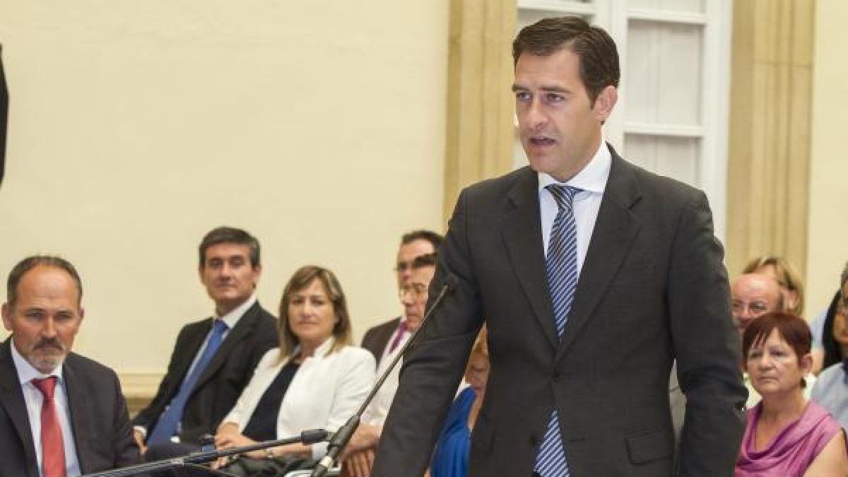 Miguel Ángel Castellón en su toma de posesión como diputado.