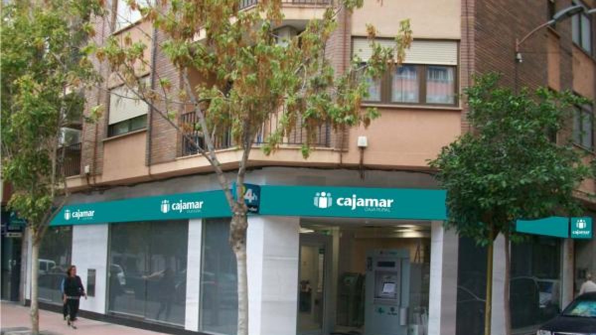 Oficina de Cajama con la nueva imagen corporativa desde hoy mismo
