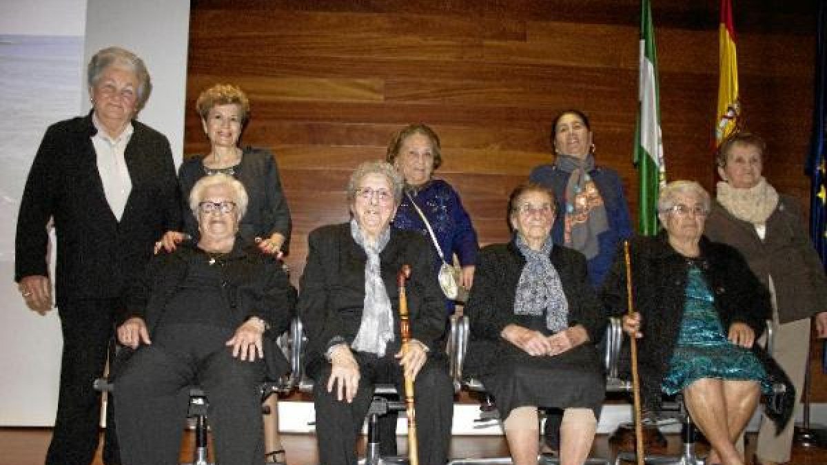 Grupo de mujeres que asistieron a la presentación de su historia