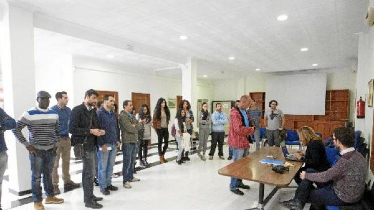 Aspirantes al casting celebrado ayer en el salón polivalente de Tabernas.