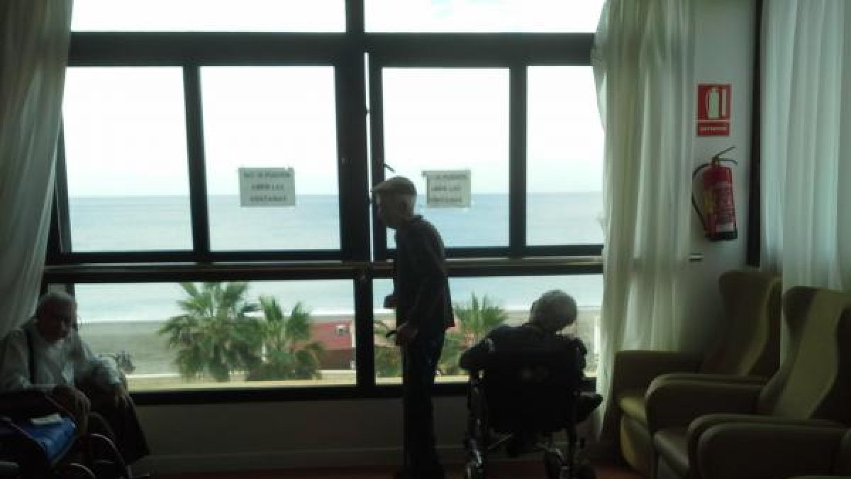 Residentes de edad avanzada en un centro de la capital.