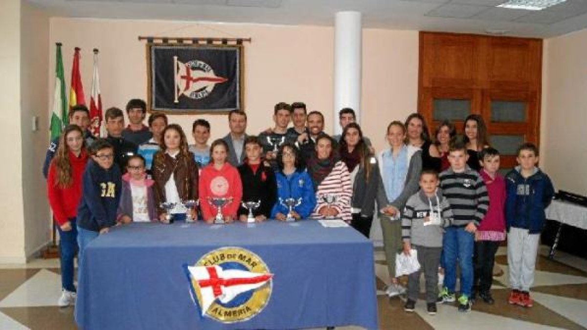 La gran familia con el patrocinador, Saveres.