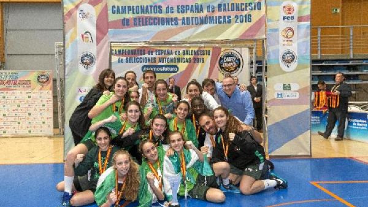 Las andaluzas celebraron la segunda plaza.