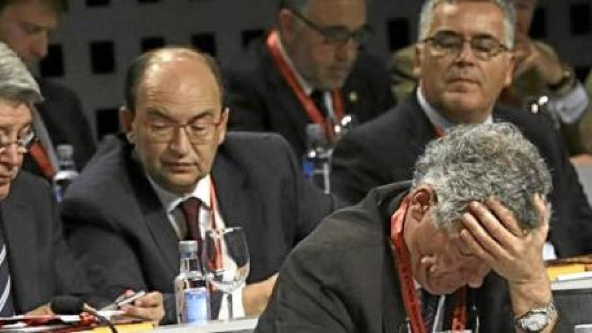 Ángel María Villar en plena asamblea de la federación.