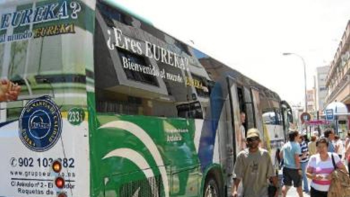 Imagen del autobús de Roquetas de Mar