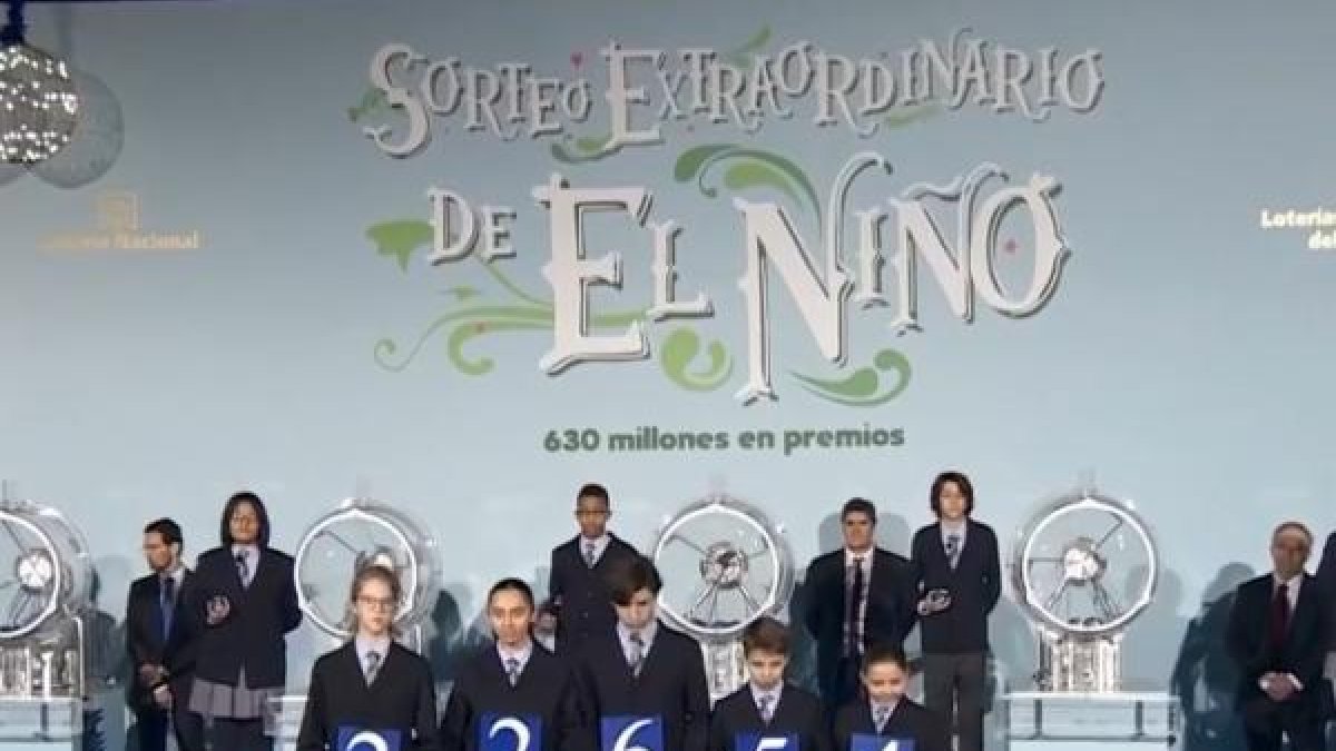 Los niños muestra El Gordo