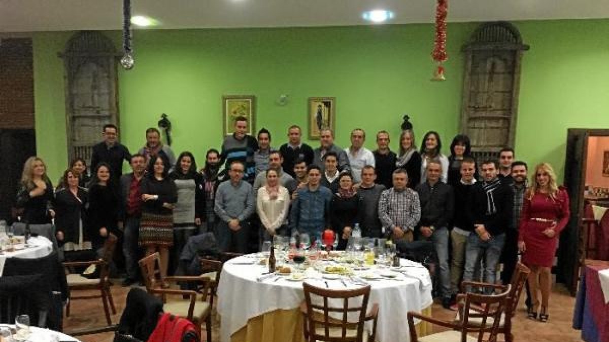 La prensa celebrando con el C. D. El Ejido.