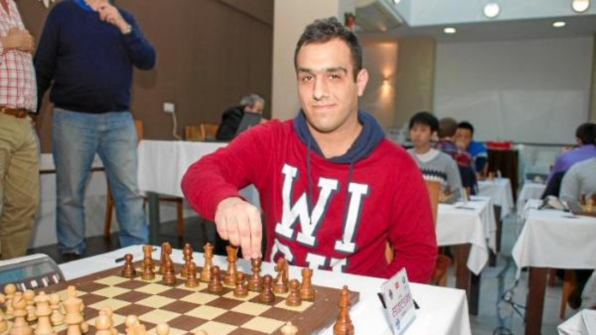 El campeón armenio domina en Roquetas.