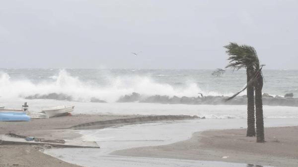 Alerta Amarilla por rachas de viento y oleaje.