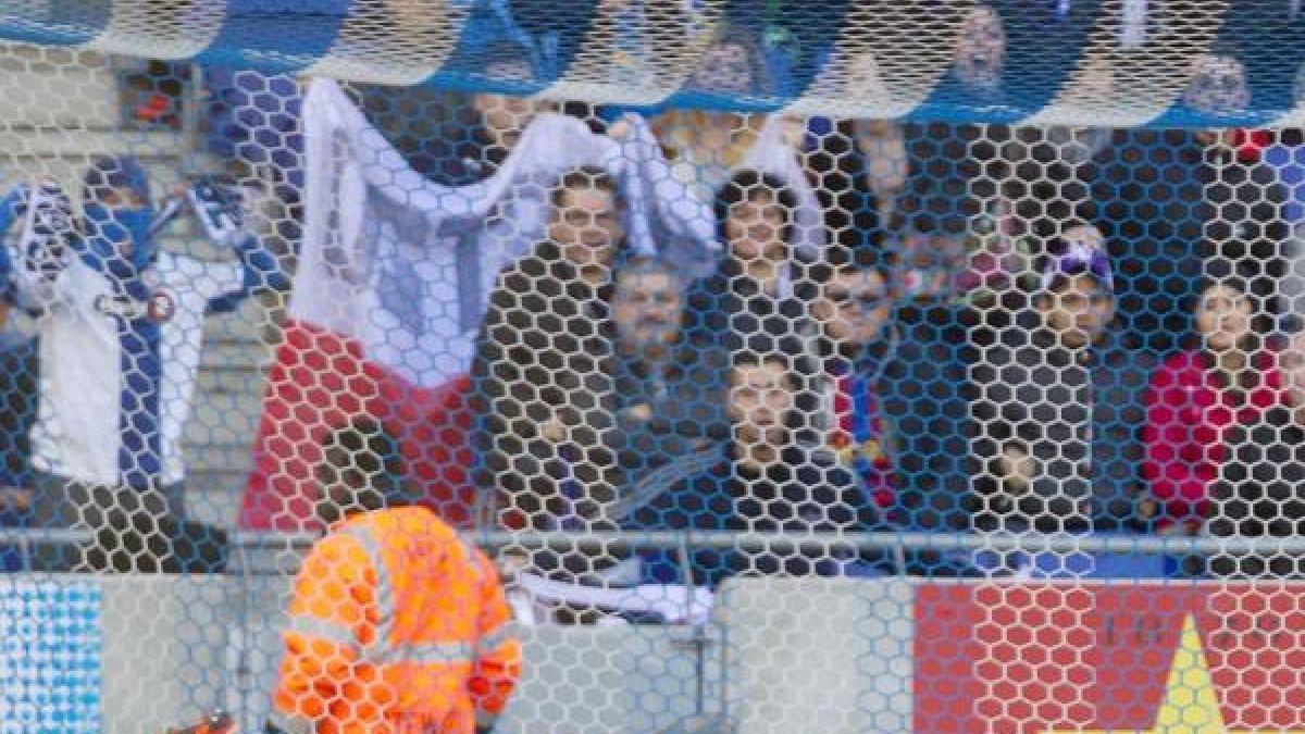 Claudio Bravo en el derbi con el Espanyol.